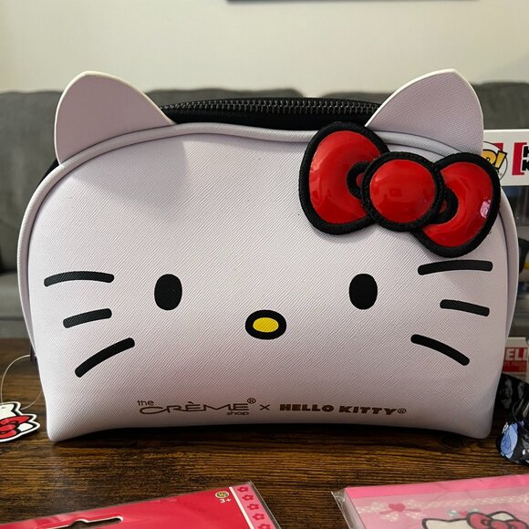 The Creme Shop x Hello Kitty Travel Makeup Pouch NWT - Picture 1 of 3
